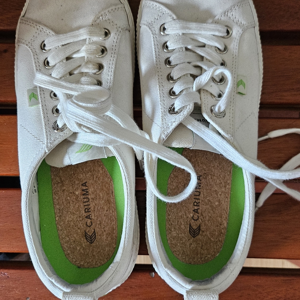 Cariuma White and Green Canvas Sneakers